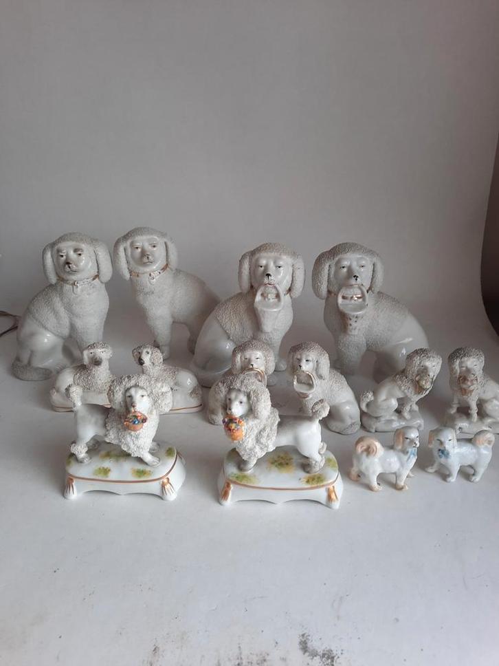 Antieke Hoerenhondjes Porseleinen Beeldjes (7 paar), Antiek en Kunst, Antiek | Keramiek en Aardewerk, Ophalen of Verzenden