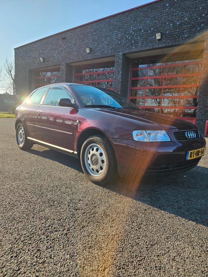 Audi A3 1.6 74KW 3D 1997 Rood, Auto's, Audi, Bedrijf, A3, Benzine, Hatchback, Handgeschakeld, Origineel Nederlands, Rood, Voorwielaandrijving