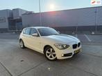 BMW 1-serie 116i Business AUTOMAAT AIRCO 5 dr, Auto's, BMW, 4 cilinders, Leder en Stof, Wit, Origineel Nederlands
