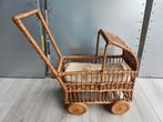 Vintage poppenwagentje rotan met matrasje in goede staat, Ophalen, Gebruikt, Babypop