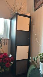 Kallax kast zwart wit met deurtjes, Huis en Inrichting, Kasten | Lockerkasten, Ophalen, Zo goed als nieuw