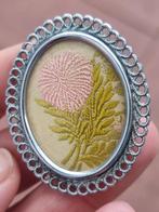 Vintage 1980 borduurwerk bloem broche, Sieraden, Tassen en Uiterlijk, Broches, Ophalen of Verzenden, Zo goed als nieuw, Goud, Overige materialen
