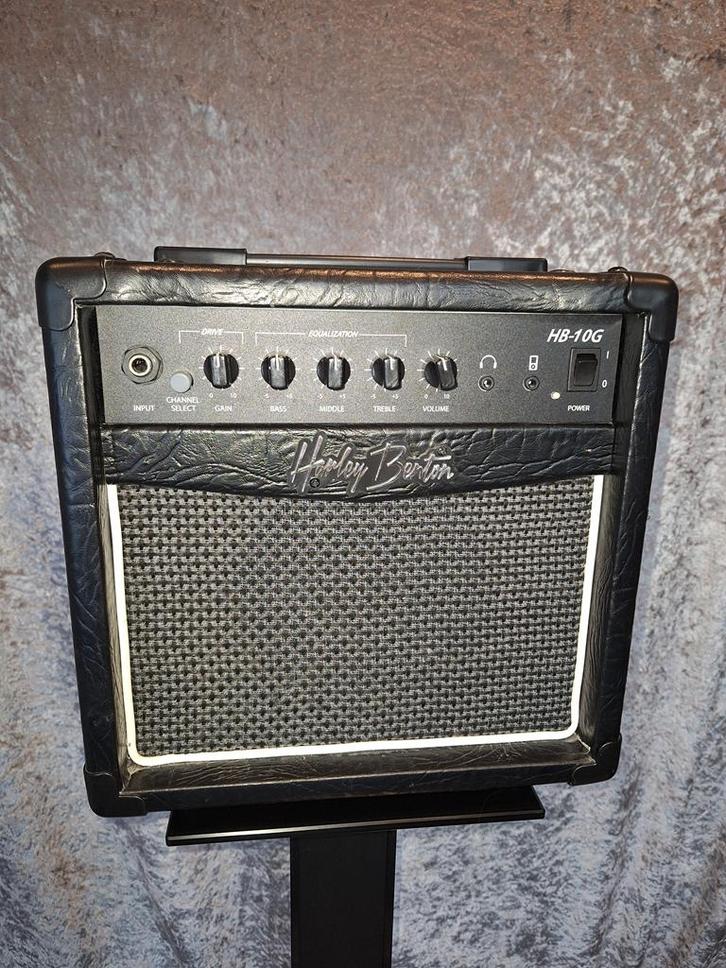 Harley Benton HB-10G gitaar versterker, Muziek en Instrumenten, Versterkers | Bas en Gitaar, Zo goed als nieuw, Gitaar, Minder dan 50 watt