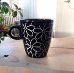 Mok / beker - zwart wit - bloemen, Keramiek, Ophalen of Verzenden, Zo goed als nieuw, Overige stijlen