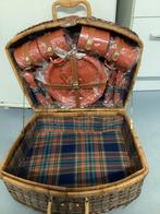 Leuke picknickmand met toebehoren., Ophalen, Zo goed als nieuw