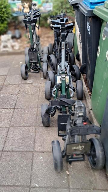 Div Trolleys 2 wielen . Per stuk Zie fotos

 beschikbaar voor biedingen