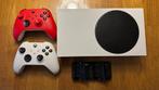 Xbox series S plus 2 controllers en oplaadstation, Ophalen of Verzenden, Zo goed als nieuw