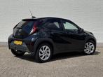 Toyota Aygo X 1.0 VVT-i MT first / Afn. Trekhaak / Camera /, Auto's, Stof, Gebruikt, Euro 6, 920 kg
