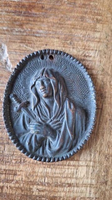 Antieke koperen ovalen  religieus ornament beschikbaar voor biedingen