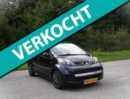 Peugeot 107 1.0-12V Sportium . Airco . LMV . dakraam . toere, Voorwielaandrijving, Euro 5, Gebruikt, Zwart