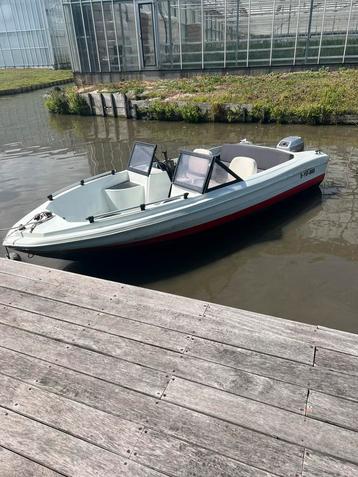 Mooie speedboot met open punt en 15pk mariner motor beschikbaar voor biedingen