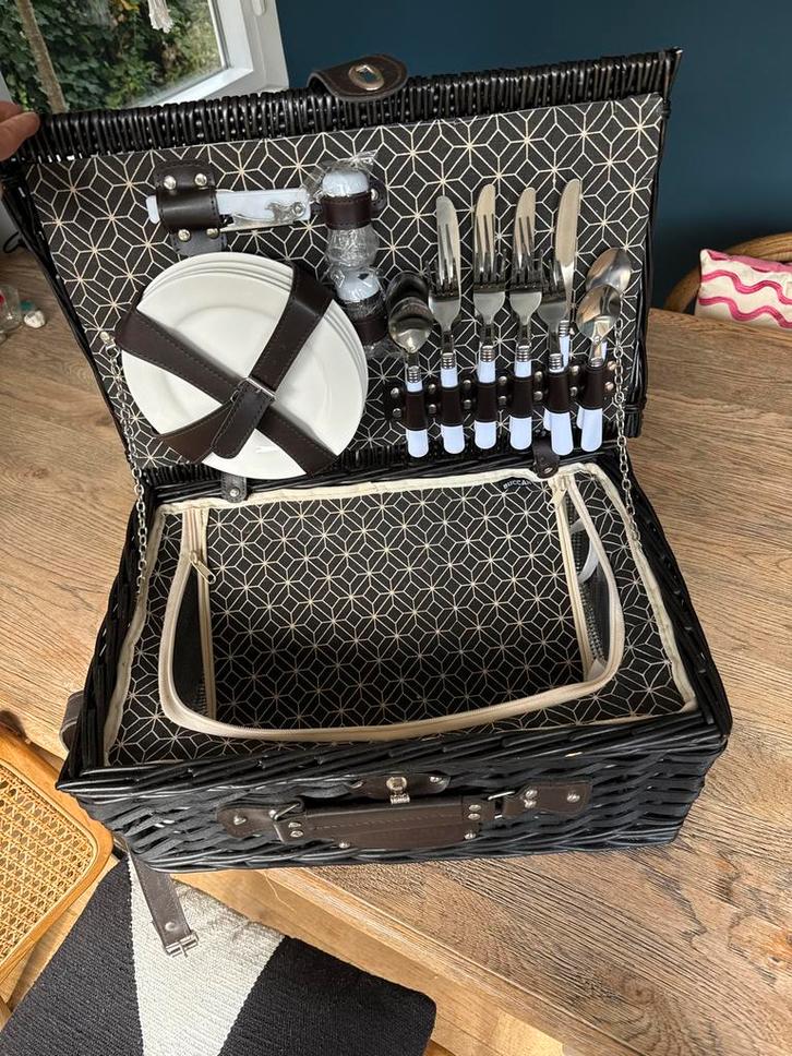 Complete Picknickmand voor 4 Personen, Hobby en Vrije tijd, Picknickmanden, Zo goed als nieuw, Ophalen