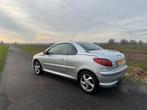 Peugeot 206 1.6 16V CC 2003 Grijs, Auto's, Voorwielaandrijving, 4 cilinders, Cabriolet, 4 stoelen