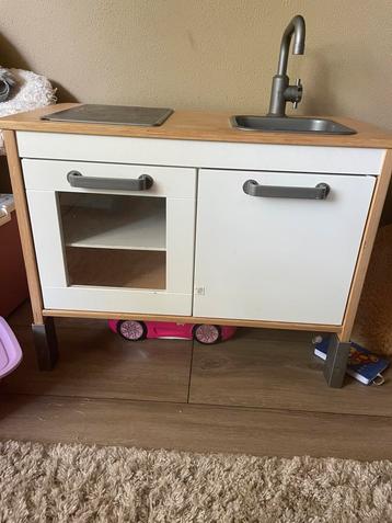 Leuk kinder keukentje beschikbaar voor biedingen
