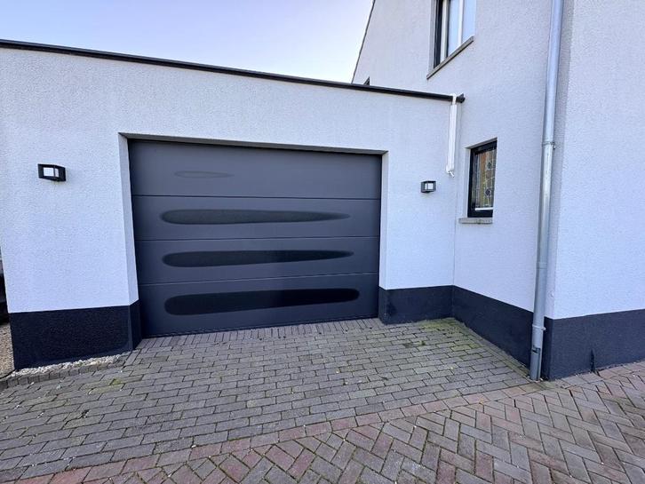 Garagepoort te koop (sectionaal 3M x 2.28M ) zelf demonteren, Doe-het-zelf en Verbouw, Deuren en Horren, Gebruikt, Garagedeur