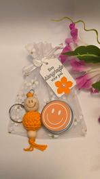 Zelfgemaakte smiley sleutelhanger met klein leeg blikje, Ophalen of Verzenden, Zo goed als nieuw