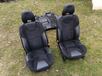 Volvo v40  half leer half alcantara interieur R-design beschikbaar voor biedingen