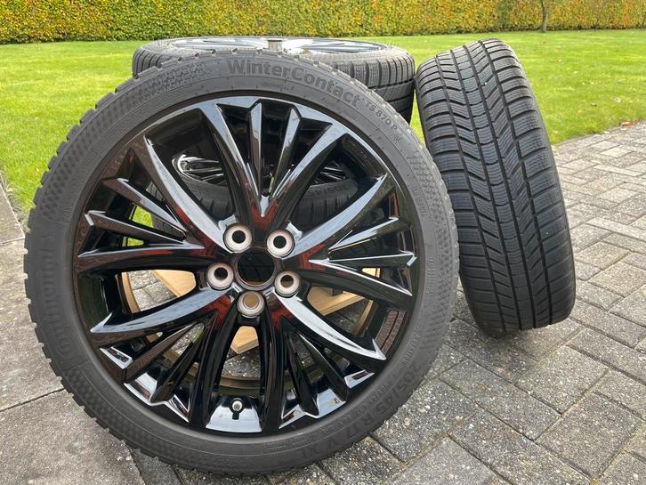 Originele 17” Toyota Yaris velgen met winterbanden, Auto-onderdelen, Banden en Velgen, Velg(en), Winterbanden, 17 inch, 205 mm