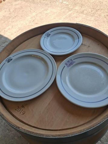  borden 3 stks porselein  van koos Kerstholt zie foto's/oms beschikbaar voor biedingen