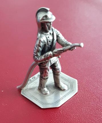 zilveren miniatuur brandweerman beschikbaar voor biedingen