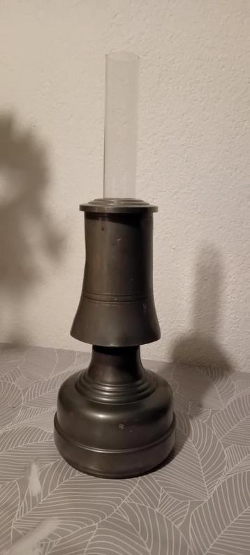 Antieke Petroleumlamp beschikbaar voor biedingen