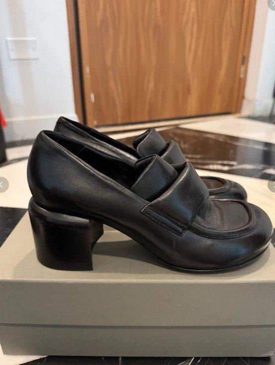 Officine Creative exclusieve, maat 40 soepel leer, bijz, hak, Kleding | Dames, Schoenen, Zo goed als nieuw, Pumps, Zwart, Ophalen of Verzenden