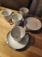 Kop en schotel set met zilveren rand, Huis en Inrichting, Keuken | Servies, Ophalen of Verzenden, Zo goed als nieuw, Overige stijlen