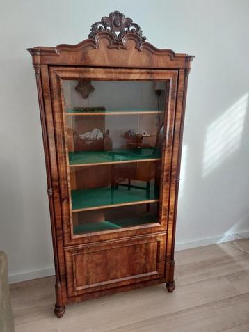 Vitrine servieskast noten  antiek klassiek kast beschikbaar voor biedingen