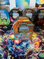 Pokemon Tin + 301 Kaarten, Hobby en Vrije tijd, Verzamelkaartspellen | Pokémon, Ophalen of Verzenden, Gebruikt