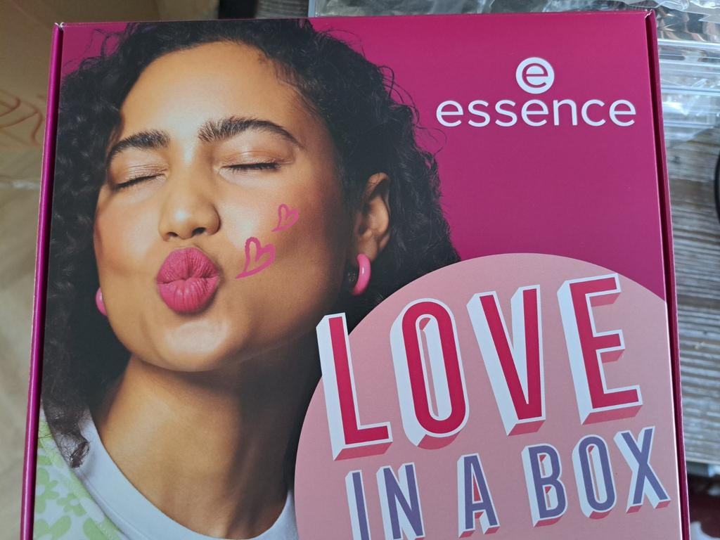 Essence Love in a Box Make-up Pakket - Nieuw!, Sieraden, Tassen en Uiterlijk, Uiterlijk | Cosmetica en Make-up, Overige kleuren