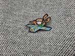 1 grappige pin van een kind in een vliegtuig, Ophalen of Verzenden, Nieuw, Overige onderwerpen, Speldje of Pin