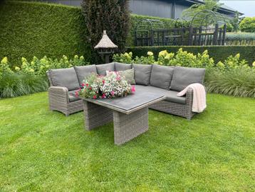 Grote diningeset/loungeset met hoge tafel beschikbaar voor biedingen