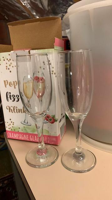2 champagneglazen in verpakking NIEUW beschikbaar voor biedingen