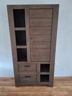 Henders en Hazel kast, Ophalen