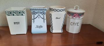 4 Antieke voorraadpotten  beschikbaar voor biedingen