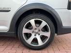 Volkswagen Touran 1.4 TSI 140PK Cross 7-Persoons Nieuwe Kett, Voorwielaandrijving, Stof, Gebruikt, 4 cilinders