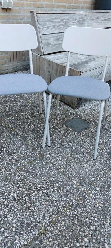 2 Keukenstoelen / Bijzetstoelen met Stoffen Zitting beschikbaar voor biedingen