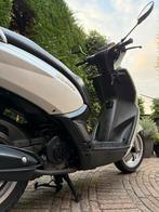 Te koop: Peugeot Kisbee scooter 45km/u –onderhouden/extra’s, Fietsen en Brommers, Scooters | Peugeot, Ophalen, Gebruikt, Overige modellen