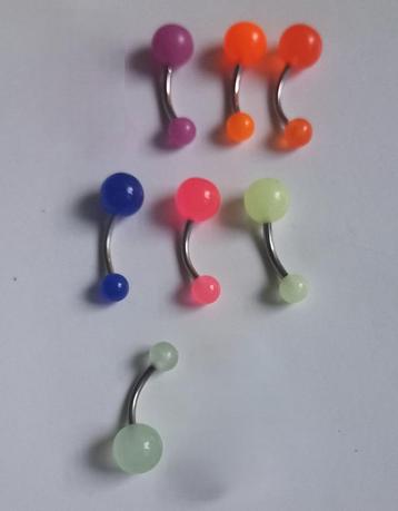 Glow in the dark navelpiercings (banana bells) beschikbaar voor biedingen