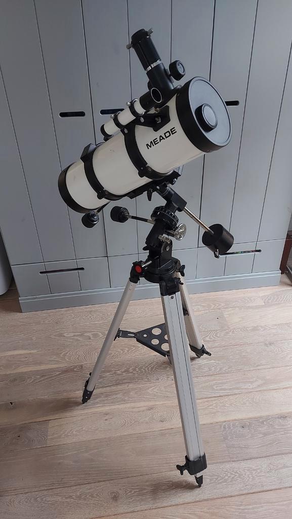 Meade 114EQ-ASTR Reflector Telescoop - 114mm, Audio, Tv en Foto, Optische apparatuur | Telescopen, Zo goed als nieuw, Spiegeltelescoop (reflector)