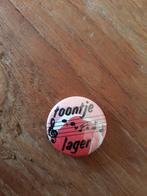 Toontje Lager button, Verzamelen, Speldjes, Pins en Buttons, Ophalen of Verzenden, Gebruikt, Overige onderwerpen, Button