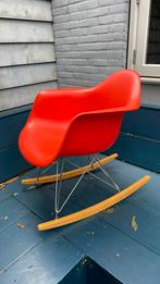 Prachtige Eames Gispen schommelstoel Rood, kunststof kuip, Huis en Inrichting, Stoelen, Ophalen, Kunststof, Zo goed als nieuw