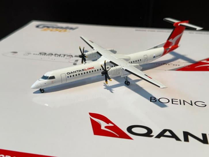 QantasLink Bombardier Dash-8“Lismore” Herpa 559546 1/200, Verzamelen, Luchtvaart en Vliegtuigspotten, Zo goed als nieuw, Schaalmodel