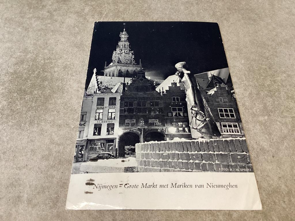 Nijmegen.    Grote Markt met Mariken van Niemeghen  1965, Ophalen of Verzenden, 1960 tot 1980, Gelderland