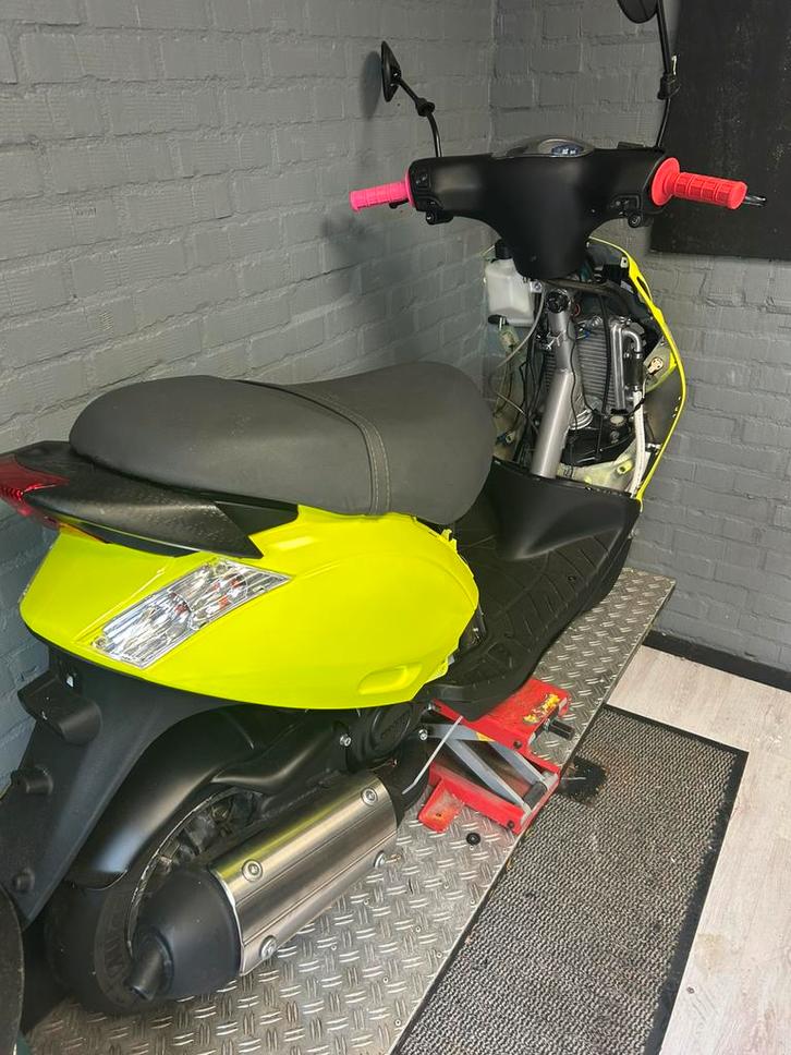Piaggio zip a1 brom 125/150/180 cc project, Fietsen en Brommers, Scooters | Piaggio, Zo goed als nieuw, Zip, Ophalen