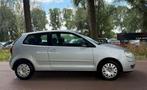 Volkswagen Polo 1.4 16V 59KW 2008 Grijs Airco Mooi auto, Voorwielaandrijving, 4 cilinders, Metallic lak, Handgeschakeld