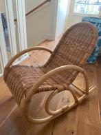 Schommelstoeltje kinderen rotan vintage, Kinderen en Baby's, Kinderkamer | Tafels en Stoelen, Ophalen, Gebruikt, Stoel(en)