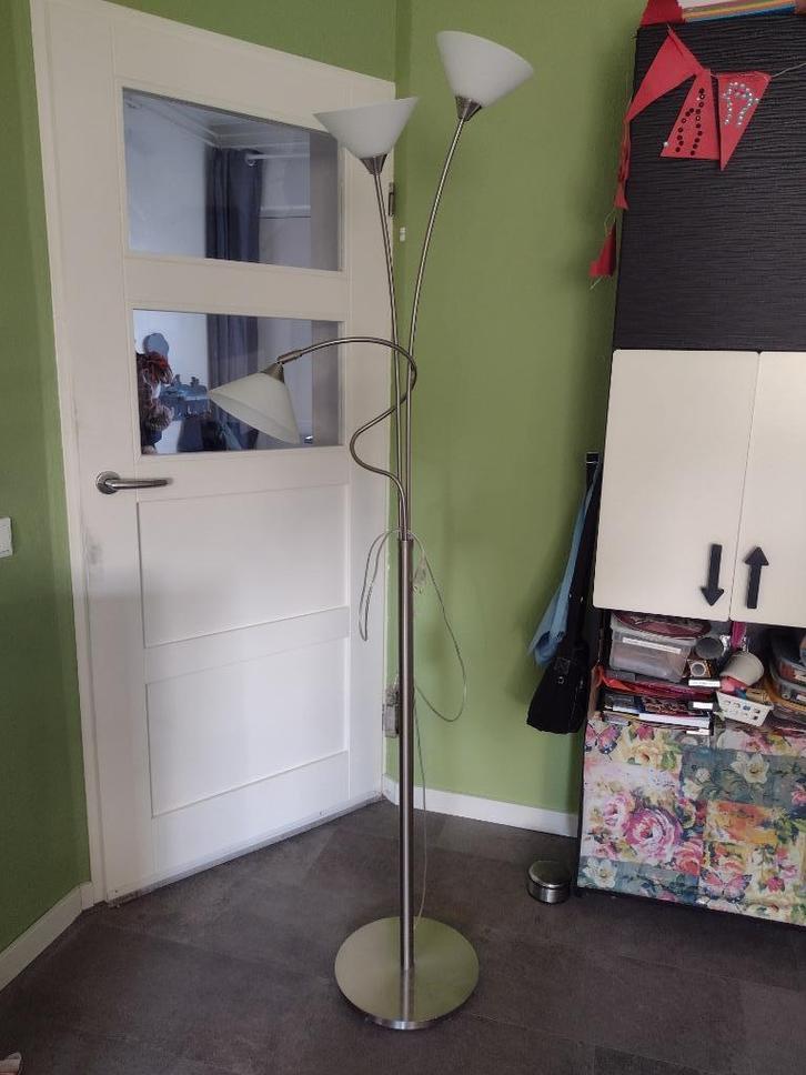 Elegante staande lamp dimbaar, Huis en Inrichting, Lampen | Vloerlampen, Gebruikt, 150 tot 200 cm, Glas, Metaal, Ophalen