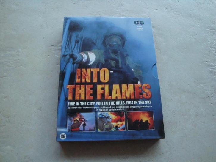 Into The Flames 3 DVD's NIEUW in luxe boxset verpakt., Cd's en Dvd's, Dvd's | Avontuur, Nieuw in verpakking, Boxset, Vanaf 9 jaar
