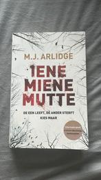 M.J. Arlidge - Iene Miene Mutte, Boeken, Thrillers, Ophalen of Verzenden, Zo goed als nieuw, Nederland, M.J. Arlidge